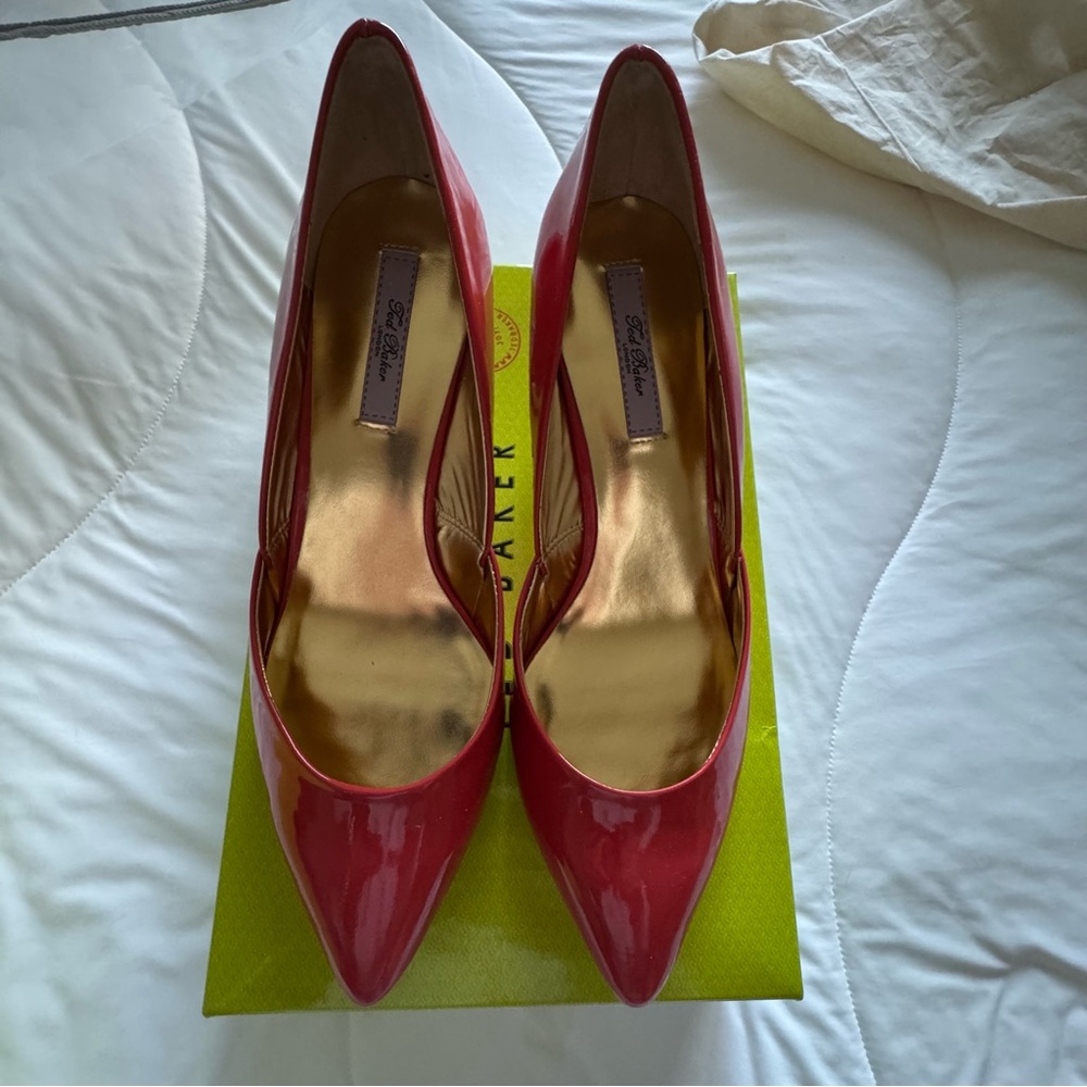 Ted Baker Harrisia Pumps, Size 8.5, New in Box